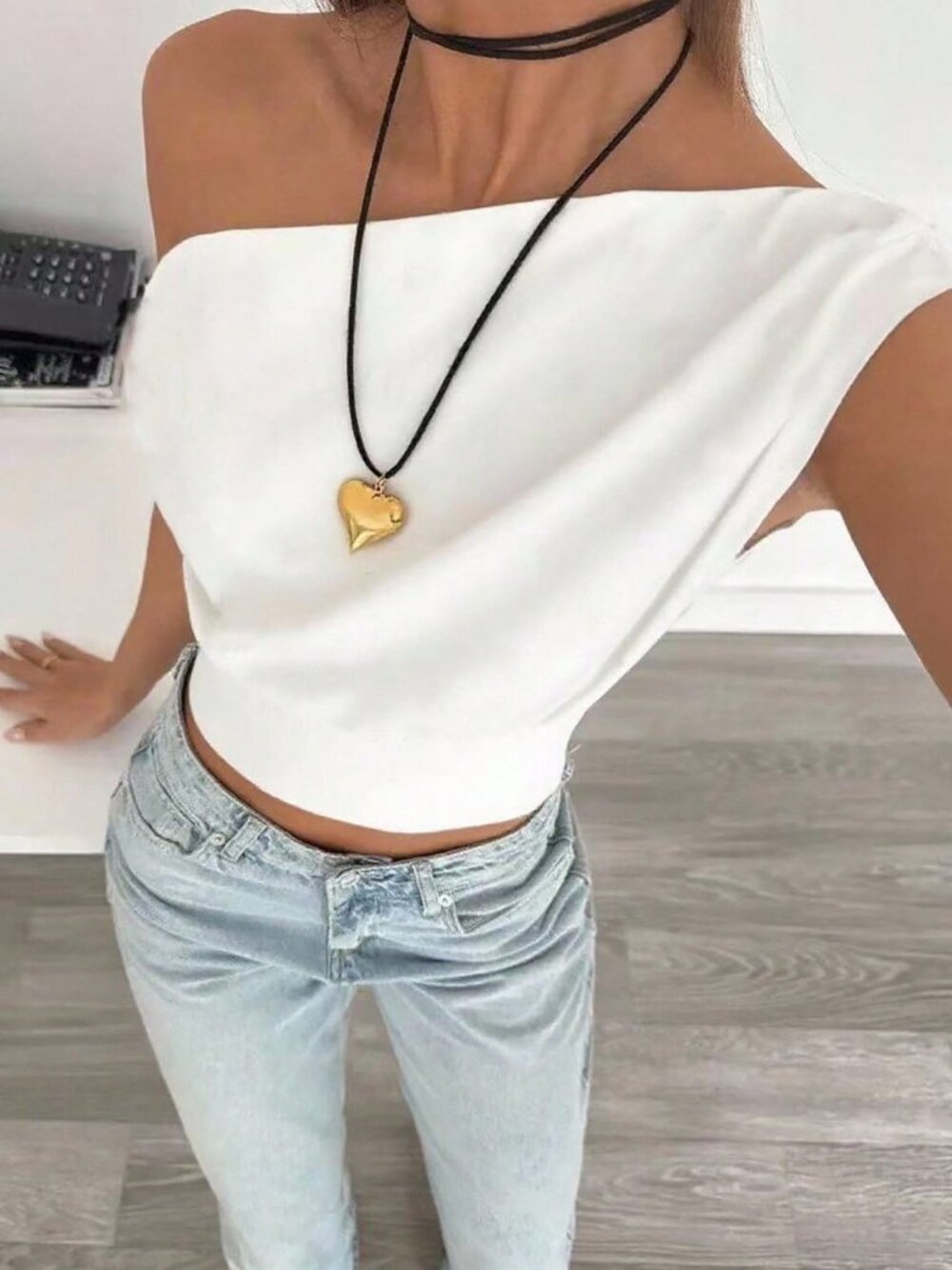 White Casual Women's Elegant Asymmetric Neckline Cropped Top - Picture 3 of 6